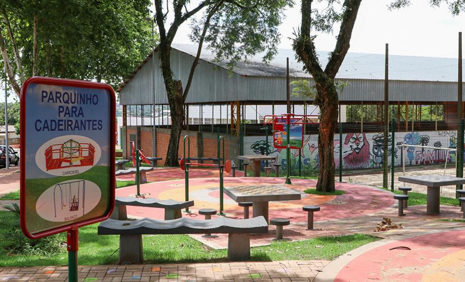 Academia e parquinho adaptado para cadeirantes