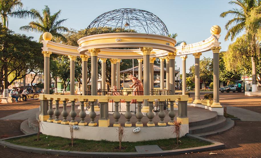 Monumento do Milagre da Rosa