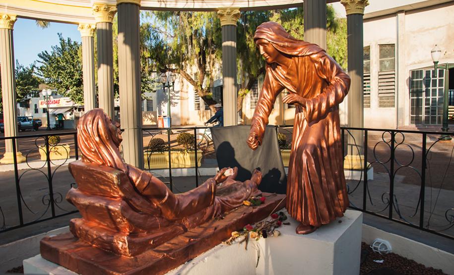 Monumento do Milagre da Rosa