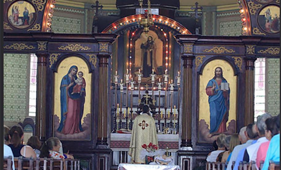 Atrações e celebrações de diversas crenças atraem turistas ao Paraná