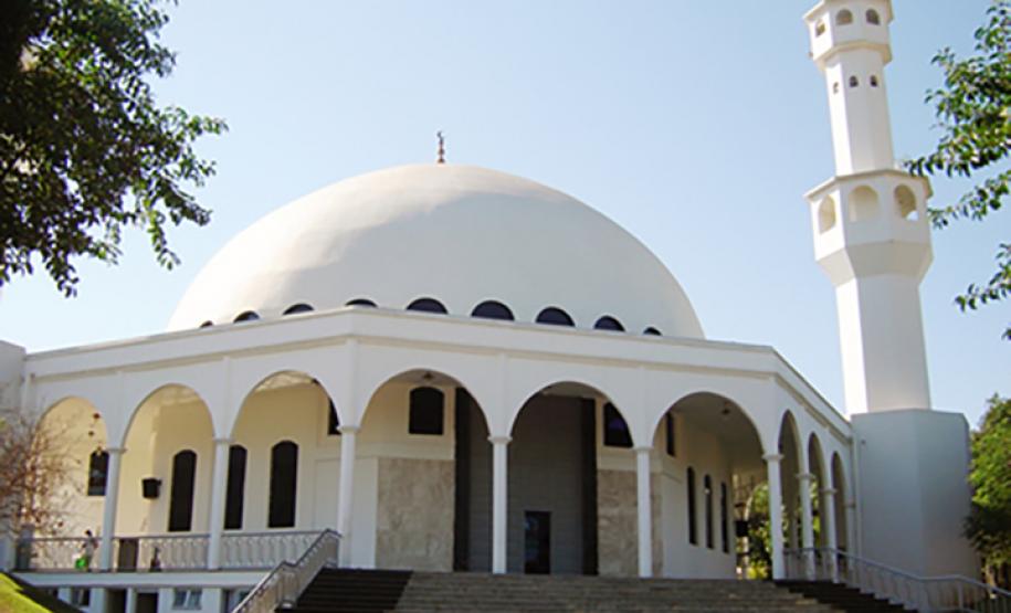 Atrações e celebrações de diversas crenças atraem turistas ao Paraná