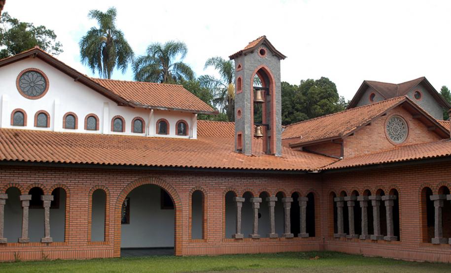 Atrações e celebrações de diversas crenças atraem turistas ao Paraná