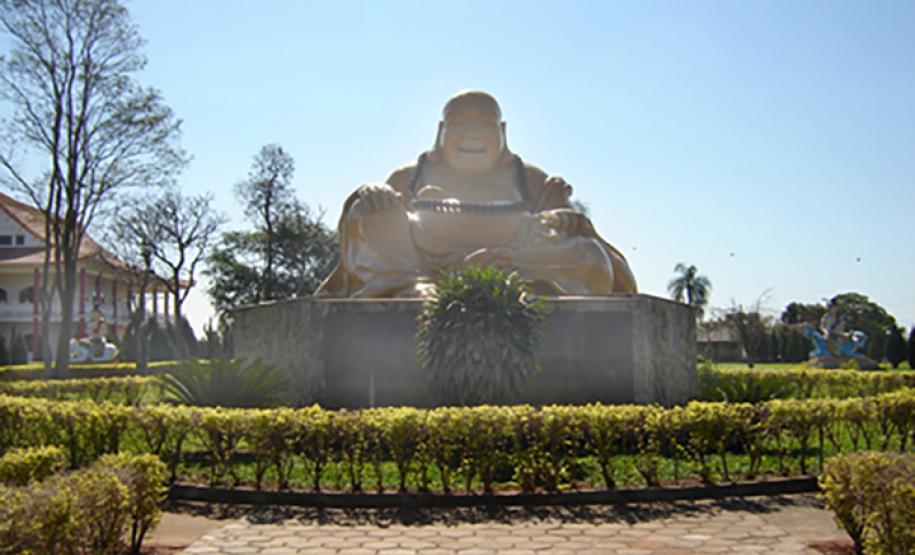 Atrações e celebrações de diversas crenças atraem turistas ao Paraná