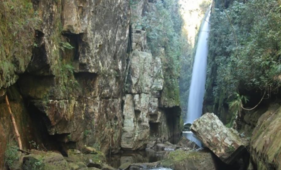 Parque Municipal Lago Azul - Cachoeira do Véu da Noiva