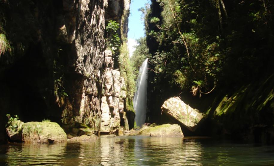 Parque Municipal Lago Azul - Cachoeira do Véu da Noiva