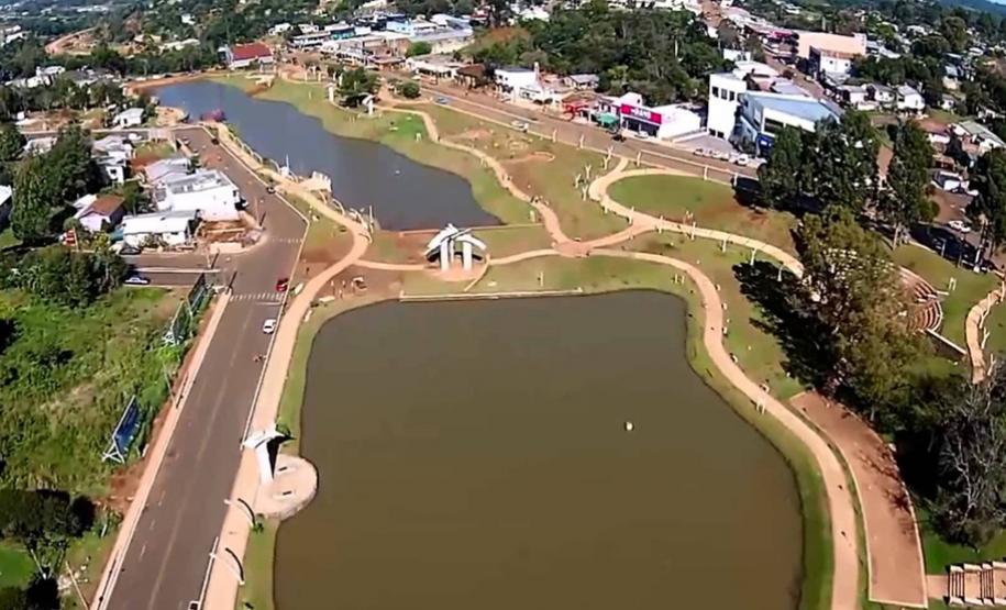 Lago Internacional da Fronteira