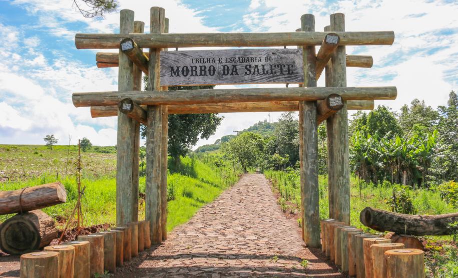 Portal e Trilha Histórica do Morro da Salete