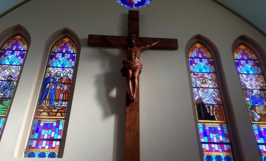 Escultura e Vitrais na Igreja Matriz