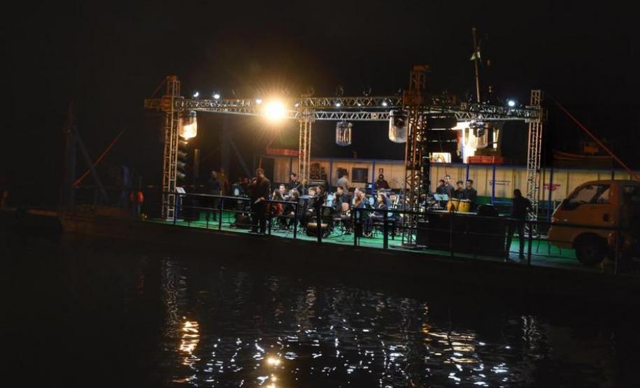 Espetáculo na baía de Paranaguá comemora 371 anos do município