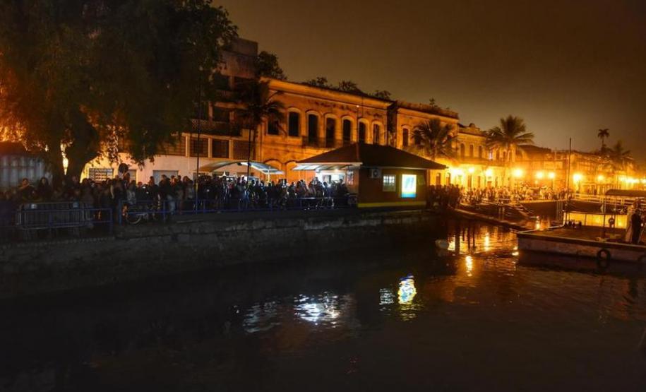 Espetáculo na baía de Paranaguá comemora 371 anos do município