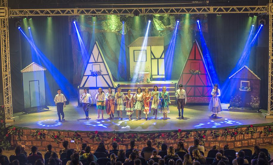 A Bela e a Fera - Casa da Cultura Professor Antonio Baccin