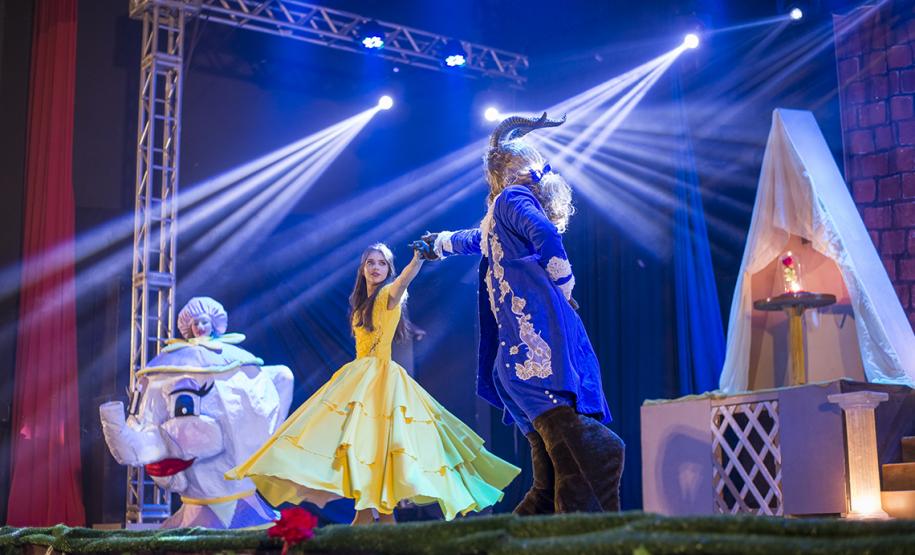 A Bela e a Fera - Casa da Cultura Professor Antonio Baccin