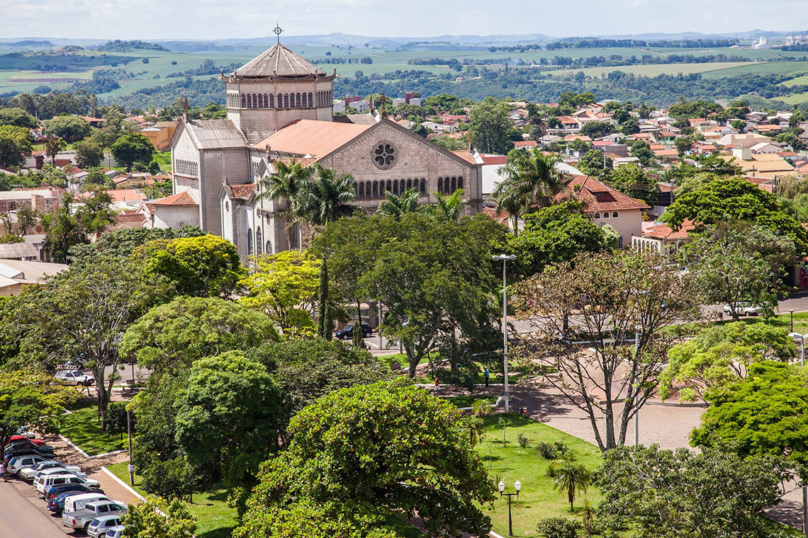 Abrir empresa em Ibiporã - Praça Pio XII da Matriz (2015), vista aérea