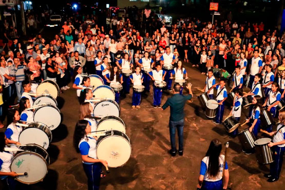 Apresentação da fanfarra do município no aniversário da cidade