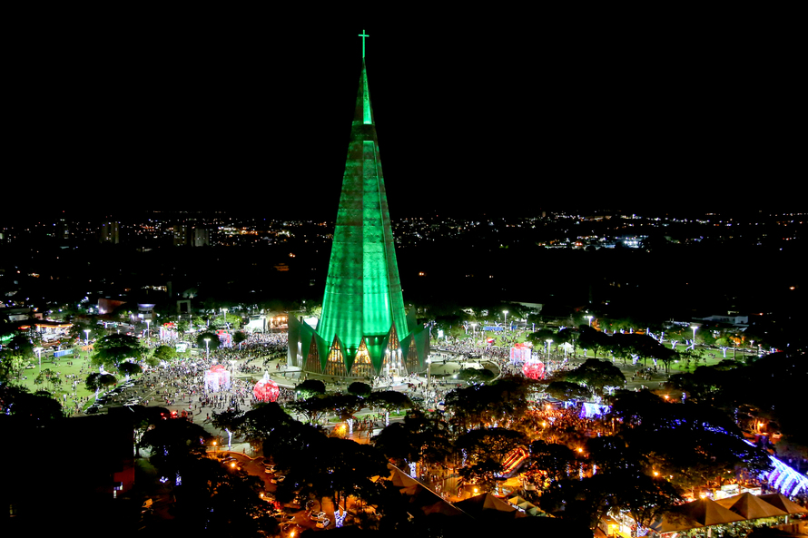 Festas de Natal já iluminam muitas cidades do Paraná | VIAJE PARANÁ Festas de Natal já iluminam muitas cidades do Paraná | VIAJE PARANÁ