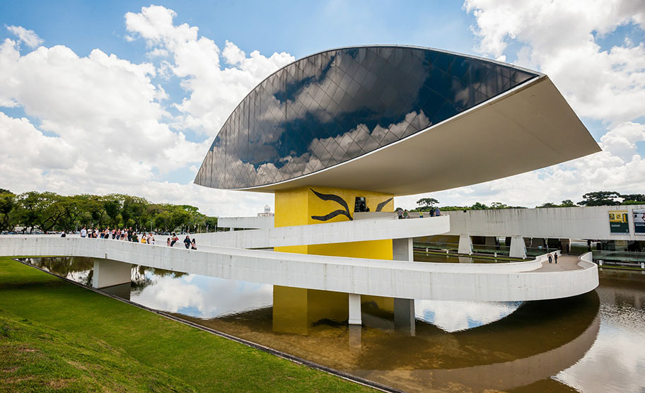 Museu Oscar Niemeyer - Foto: Banco de Imagens