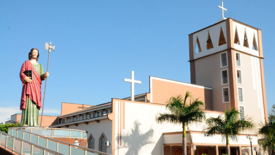 Estátua de São Judas Tadeu e Igreja Matriz