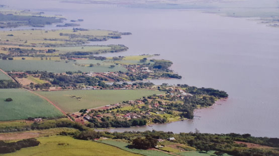 Aérea da margem do rio