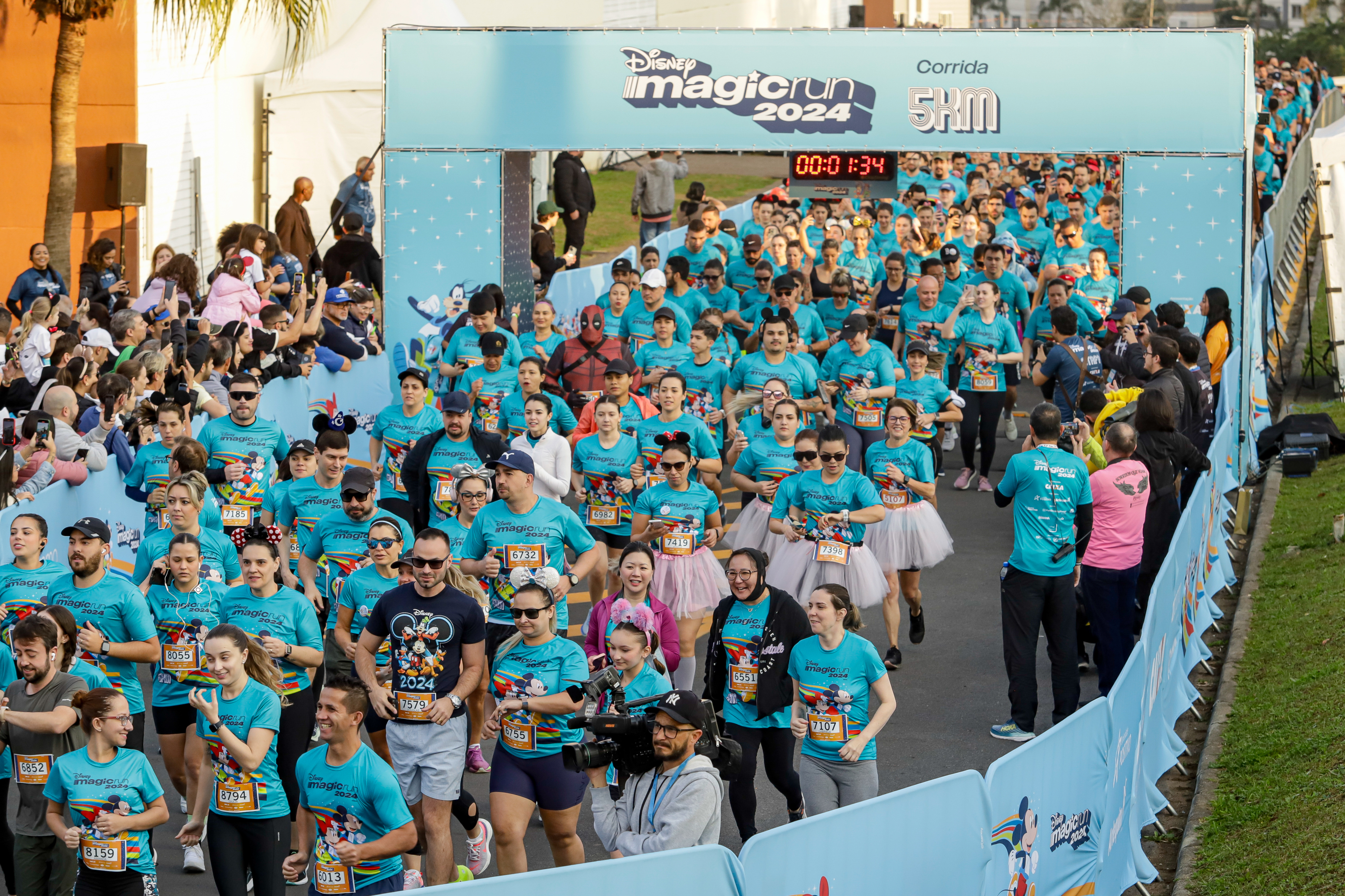 Disney Magic Run reuniu cerca de seis mil pessoas para corrida e caminhada em Curitiba