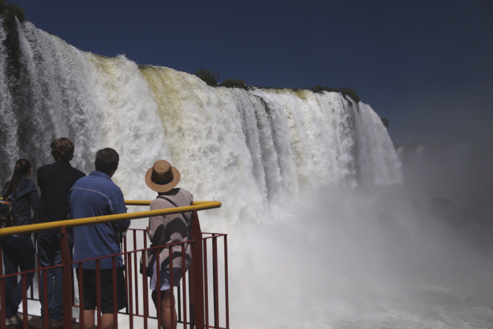 Notícia - Dois parques do Paraná estão entre os dez melhores do Brasil, conforme avaliações de plataforma