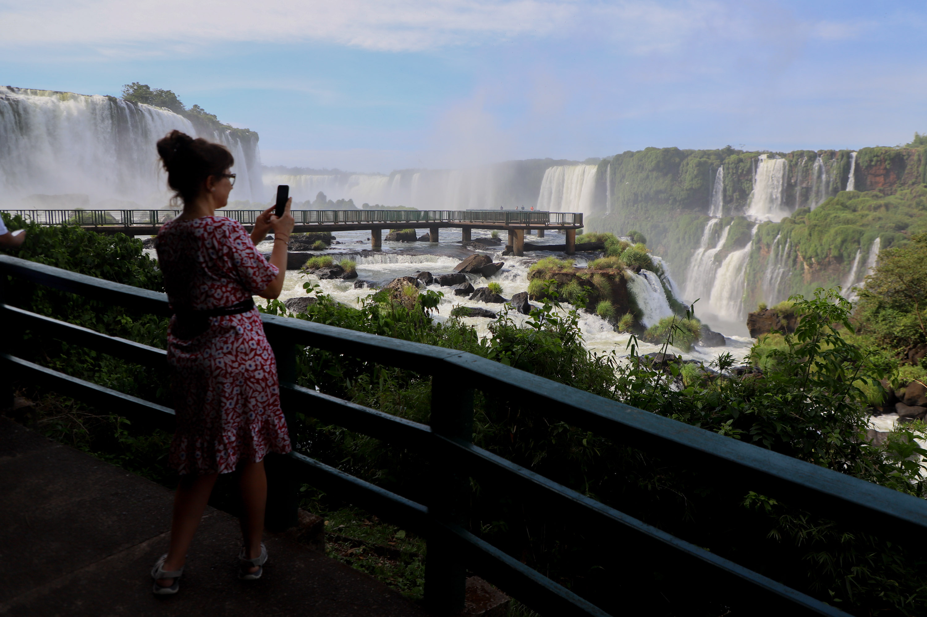 Notícia - Mais de 800 mil: Paraná é o terceiro estado que mais recebe turistas estrangeiros
