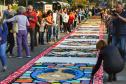 Tapetes tradicionais colorem ruas do Paraná no Corpus Christi