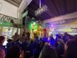 Teatro dinossauros no trem