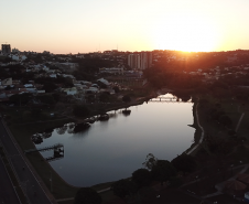 Por do Sol sobre o Lago Aratimbó em Umuarama