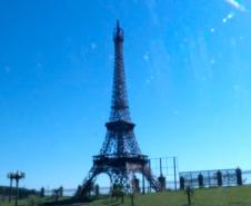 Réplica da Torre Eiffel - Foto: EAD Unipar
