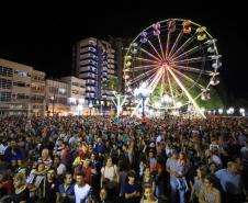 Festas de Natal já iluminam muitas cidades do Paraná