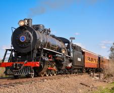 Trem dos Tropeiros: locomotiva a vapor percorre trajeto repleto de história a partir da Lapa