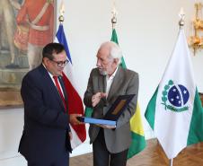 Notícia - Piana apresenta a embaixador da Costa Rica bons resultados na educação e no turismo