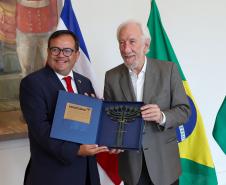 Notícia - Piana apresenta a embaixador da Costa Rica bons resultados na educação e no turismo