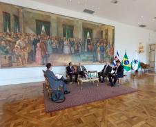 Notícia - Piana apresenta a embaixador da Costa Rica bons resultados na educação e no turismo