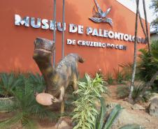 Notícia - Vale dos Dinossauros: Cruzeiro do Oeste recebe título que reforça turismo científico