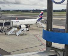 Notícia - Do Peru pra Curitiba: primeiro voo direto de Lima desembarca com 157 passageiros