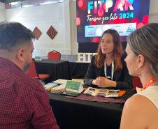 Notícia - Com recorde de participantes em estande, Paraná atrai turistas e negócios em feira no Paraguai