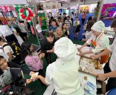 Notícia - Com recorde de participantes em estande, Paraná atrai turistas e negócios em feira no Paraguai