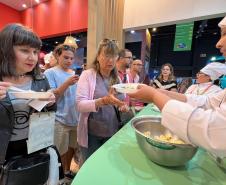 Saldo de mulheres empregadas no setor do turismo cresce 8,6% no Paraná