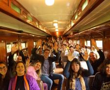 Notícia - Gastronomia típica, música e cultura: passeio de trem é opção turística do verão paranaense