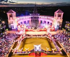 Notícia - Calendário de novembro tem shows natalinos, festas religiosas e frango na telha