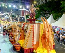 Deixa Falar exalta a tradição das benzedeiras em desfile grandioso no Carnaval 2025