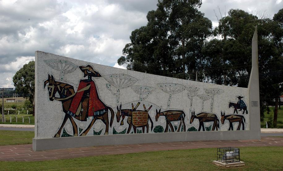 Painel de Poty Lazzarotto