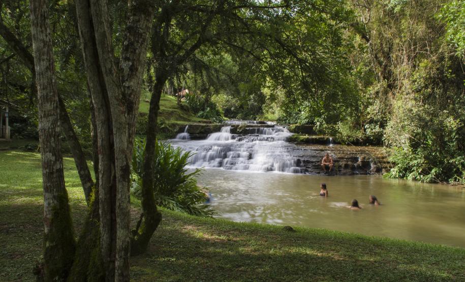 Recanto e Cachoeira Perehouski