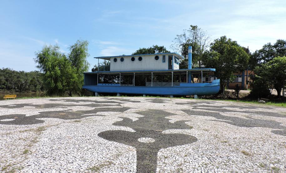 Monumento Vapor Pery