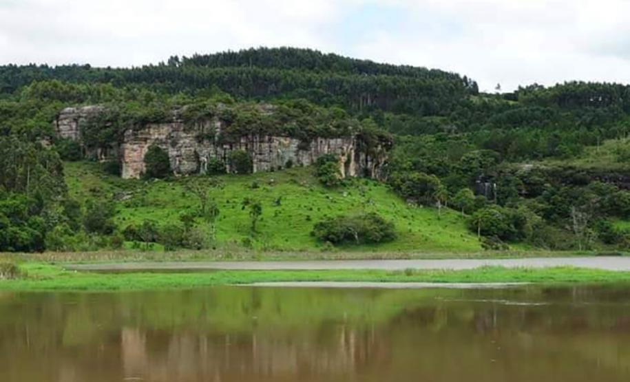 Lago e Paredão