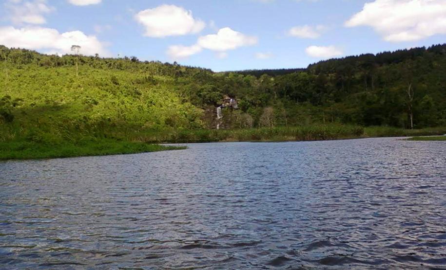 Lago e Paredão
