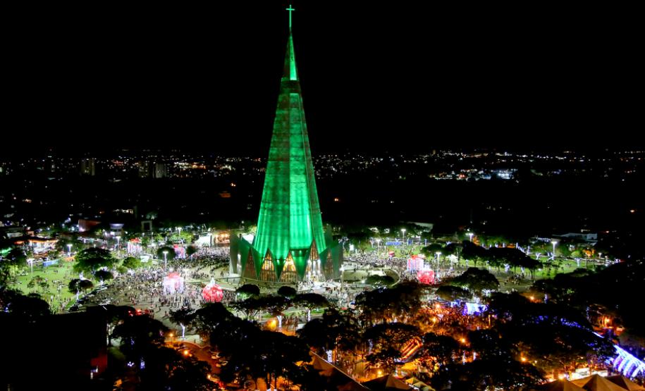 Festas de Natal já iluminam muitas cidades do Paraná