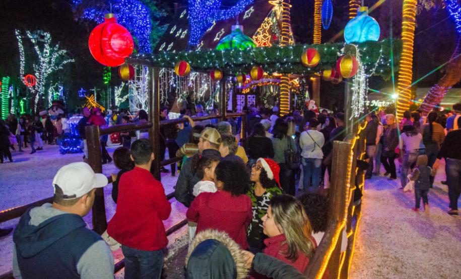 Festas de Natal já iluminam muitas cidades do Paraná