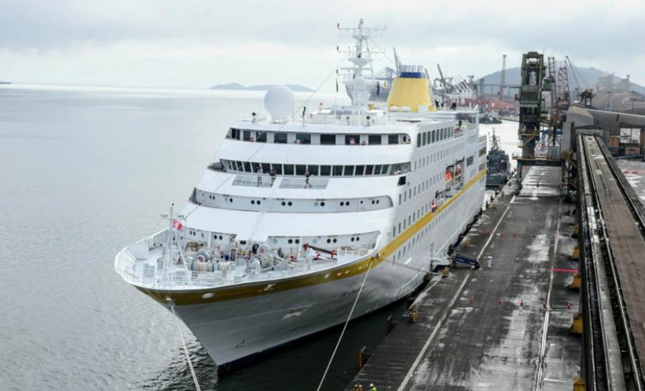 Porto de Paranaguá volta a receber navio de passageiros